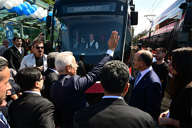 Samsun'da-yerli-ve-milli-iki-yeni-tramvay-daha-hizmete-alındı